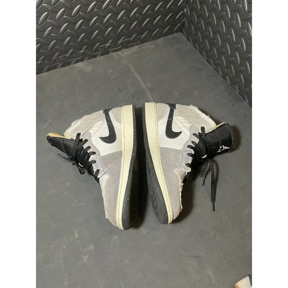 Jordan 1 Mid SE Craft Inside Out Tech Grey Youth 4.5Y Grey White FD9091-002‎